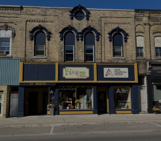 A picture of the Blooms and Rooms store front in Seaforth.